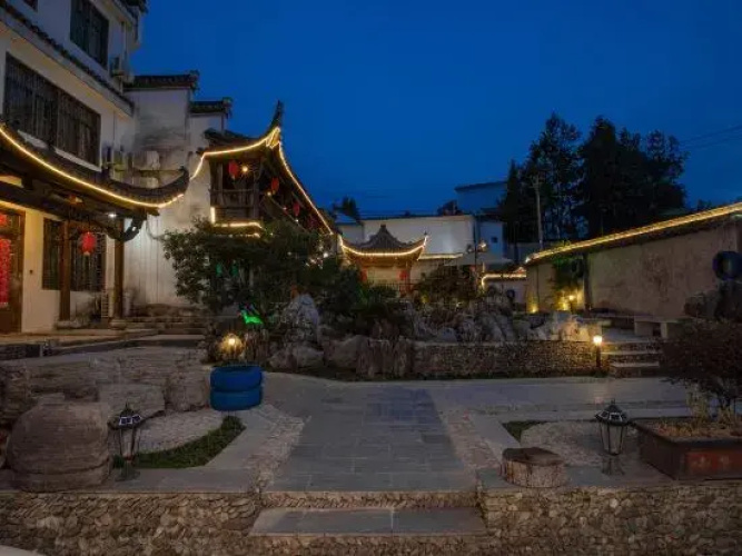 Hidden Mountain Yi homes