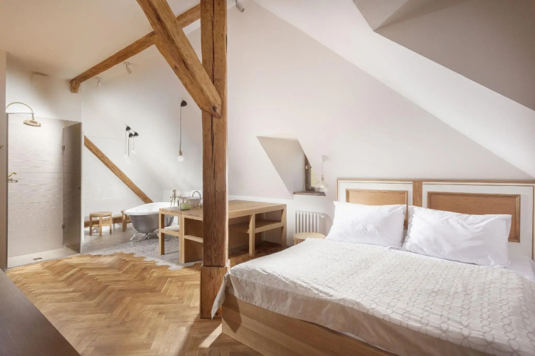 Hotel At the Golden Scissors