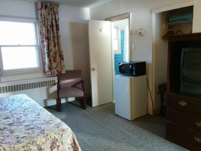 Esquire Motel