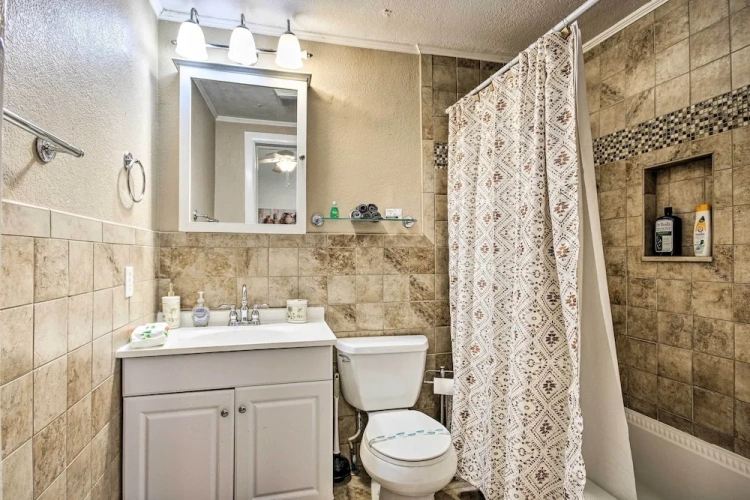 2 Bedrooms Apartment
