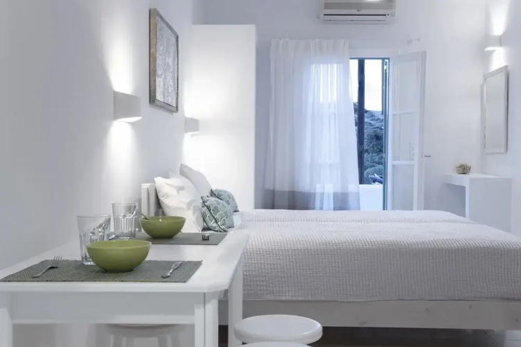 Moraitis - Gaia Lux Inn