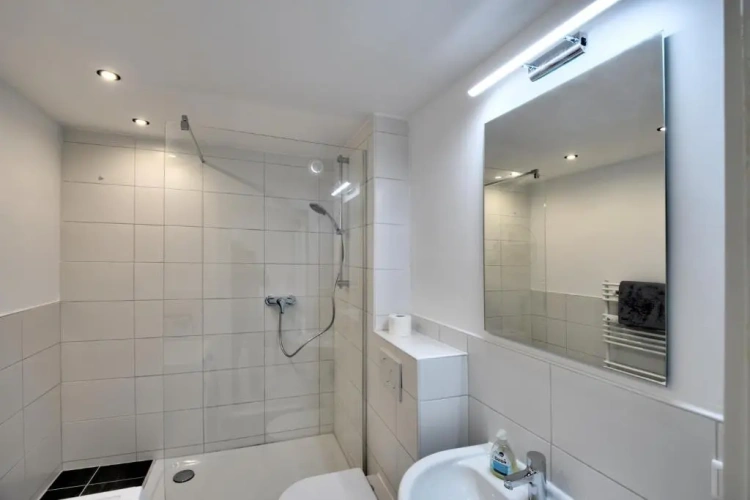 3 Bedrooms Apartment