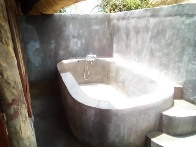 Mophy Budget Safari Lagoon Camp