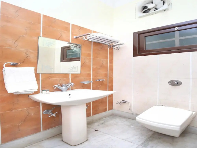OYO 15347 Dhingra Residency