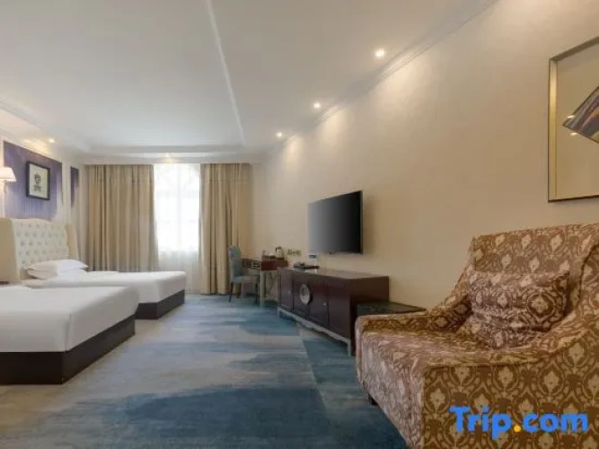 Standard Twin room with city view