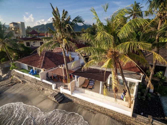 2 Bedrooms Villa