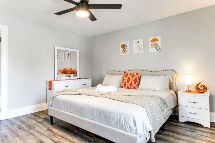 3 Bedrooms Apartment