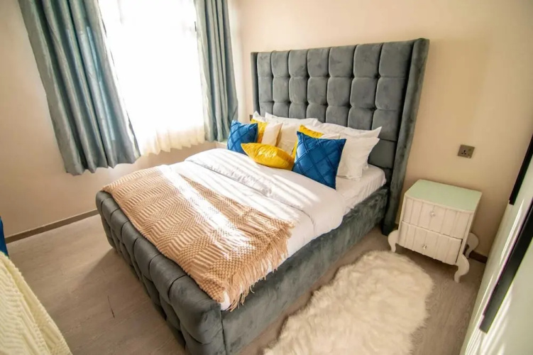Lux Suites Royal Studio Apartments