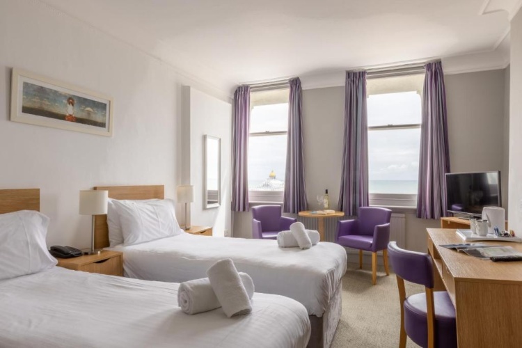 Standard Twin room with sea view