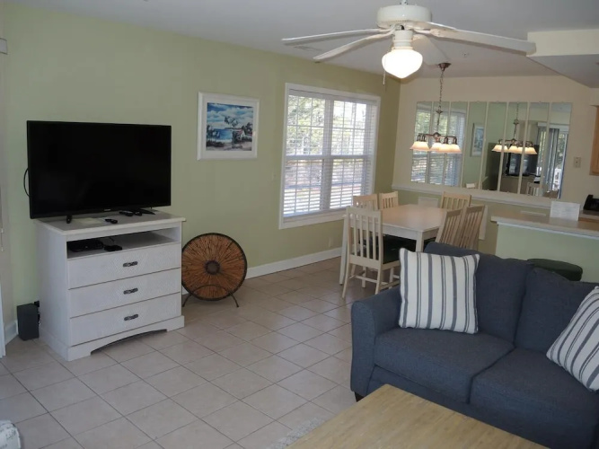2109m 1 Bedroom Condo by RedAwning