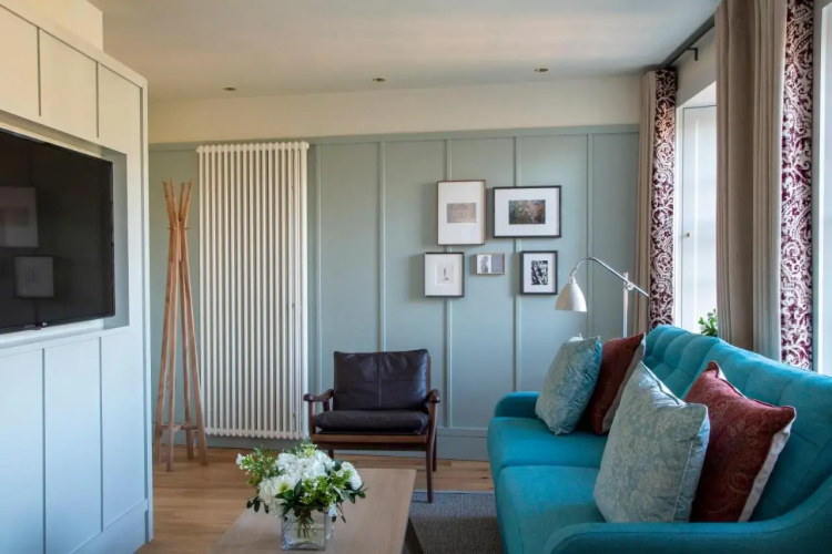 Abbey Strand Apartments, at Holyrood