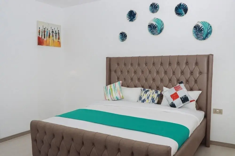 Lux Suites Royal Oak Residency