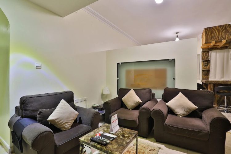 OYO 446 Mas Hotel