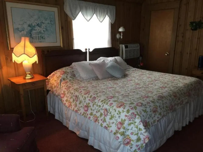 Holiday House Inn