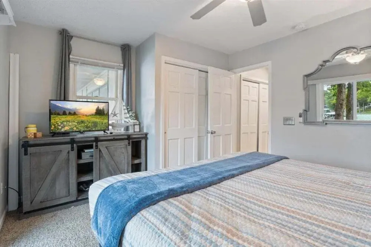 Game Room, Dock Life, Fire Pit & Hot Tub!