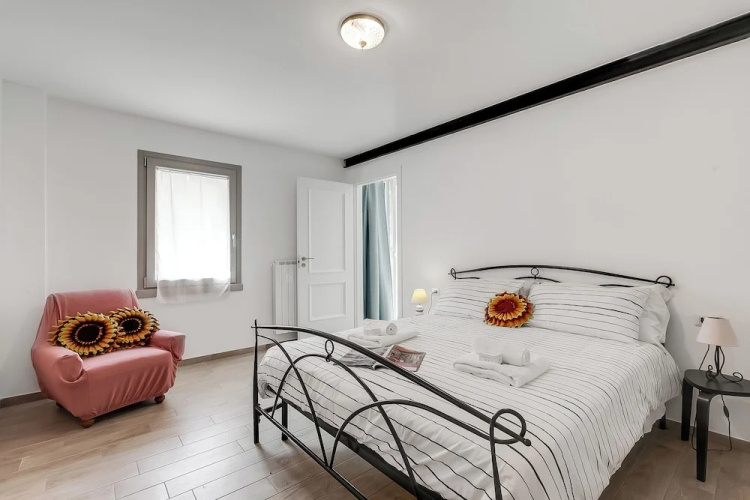 Iris Apartment