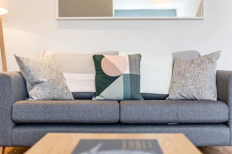 Quiet City Centre Spacious Apartment