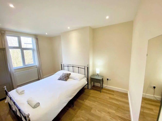 Stunning Two Bed South Croydon Apartment - Relax in Style
