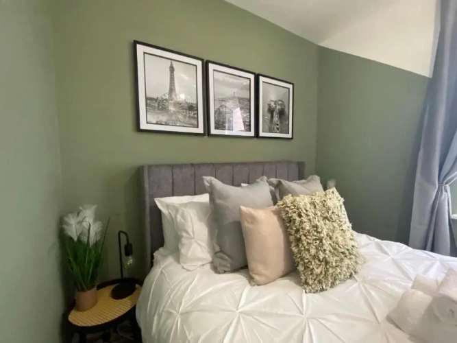 3 Bedrooms Apartment