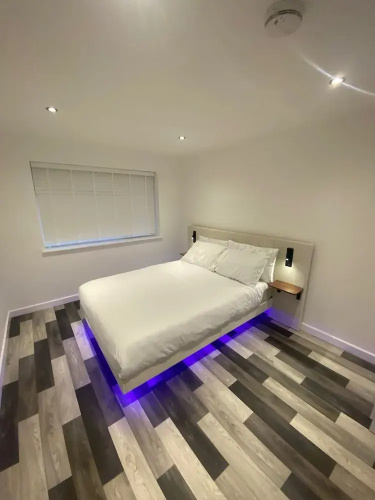 Stunning Truro 1-bed - Sleeps 2 & Parking