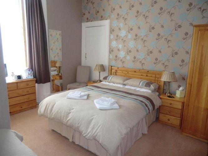 Standard Triple room