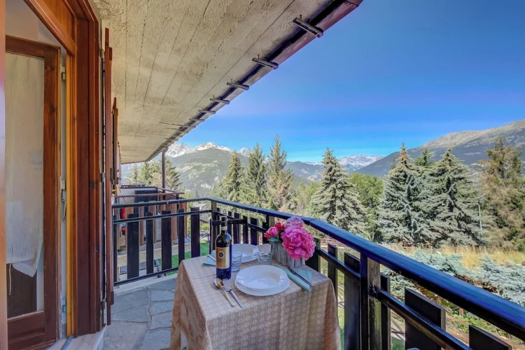 Standard Studio with balcony and with mountain view