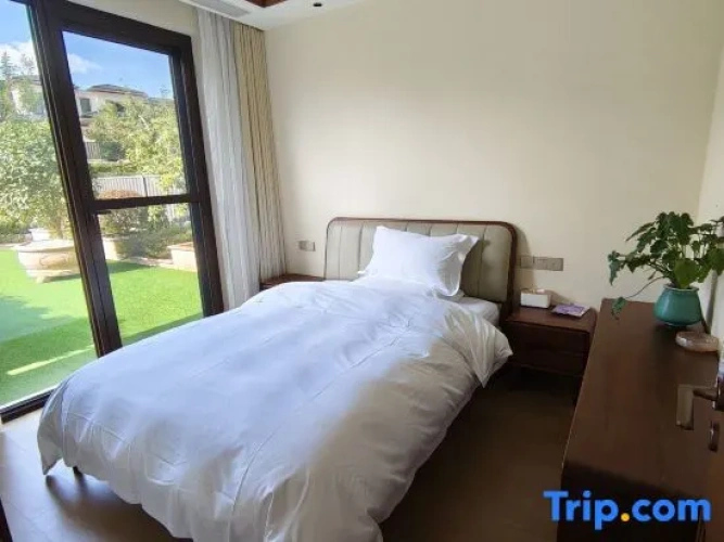 3 Bedrooms Standard room with courtyard view