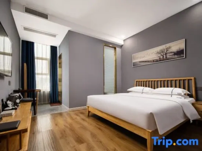 Standard Double room with city view