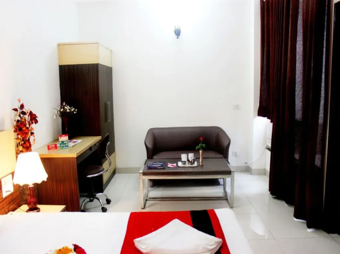Hotel Cyber Inn by OYO Rooms