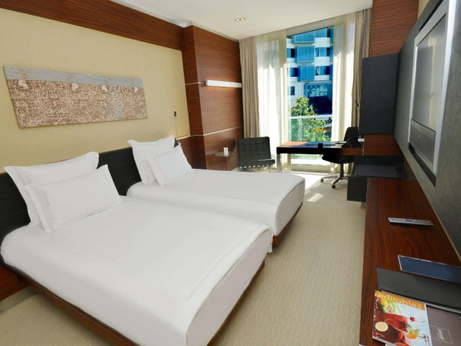 Classic Twin room with city view