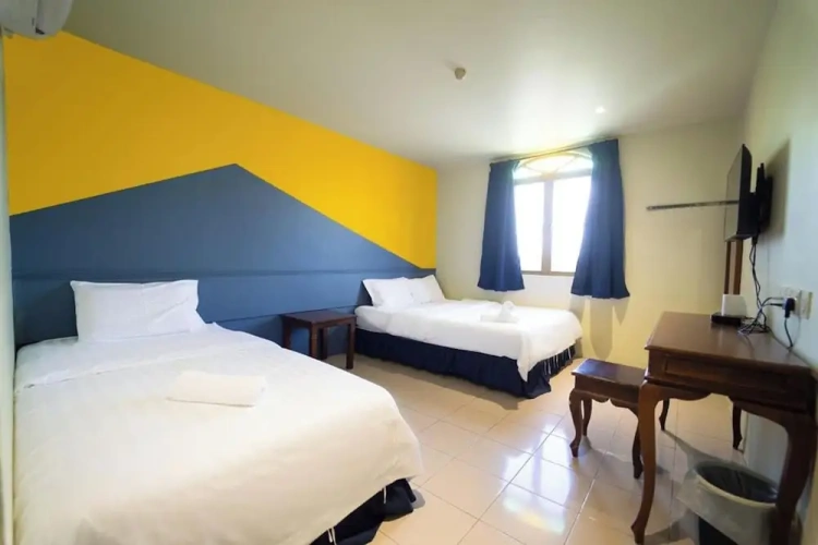 Standard Triple room