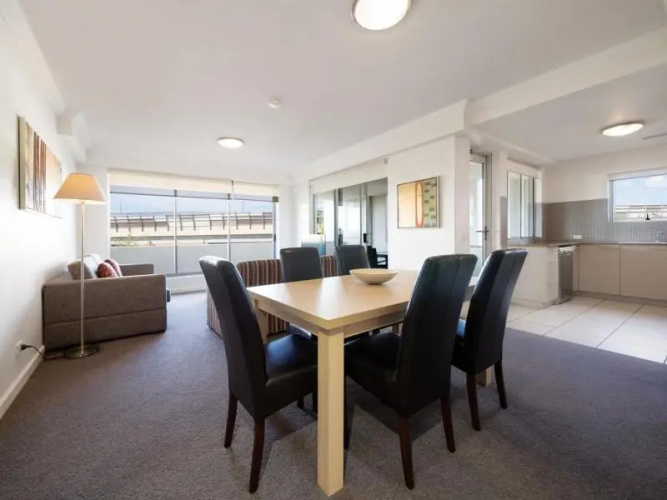 Oaks Brisbane Mews Suites