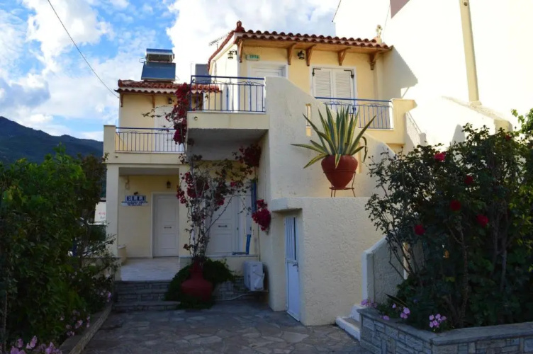 Elli Studios & Apartments