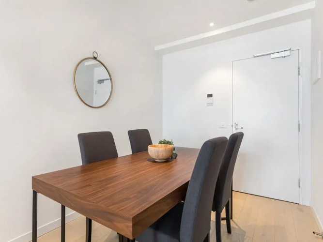 Chic 1-bed With City Views, Parking, Gym & Pool