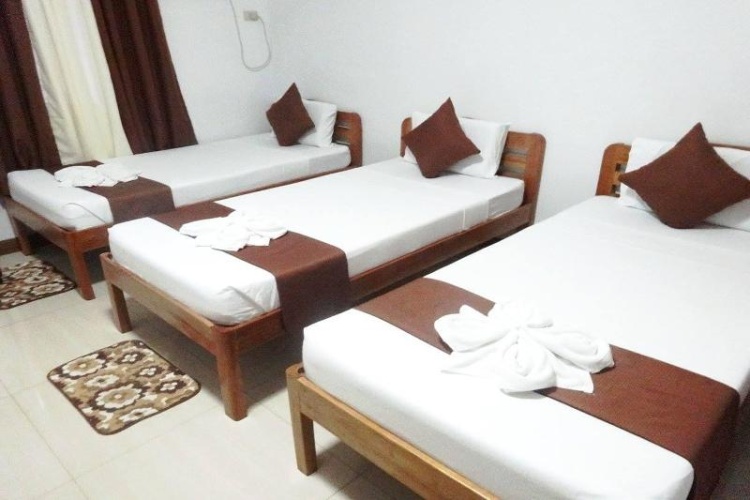 Standard Triple room