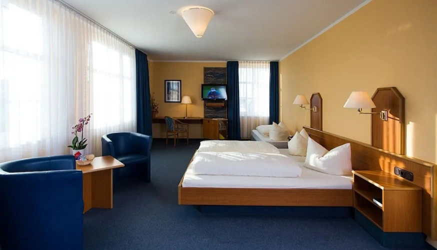 Standard Triple room