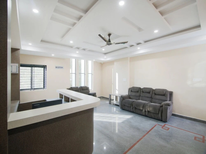 OYO 13595 VT Residency