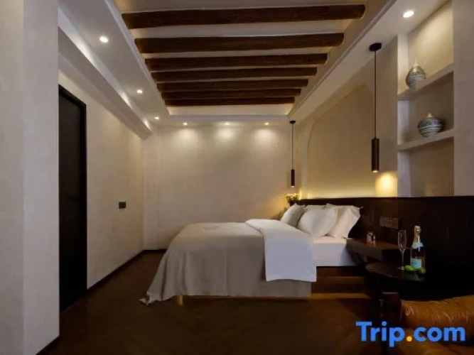 Standard Double room with courtyard view