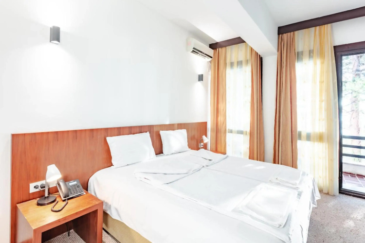 Hotel Pela