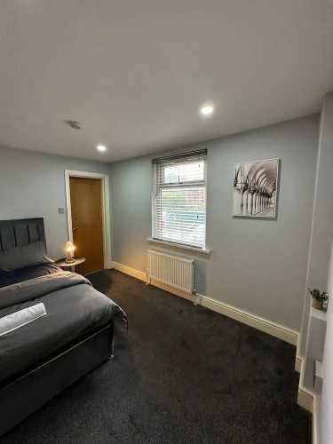 Cozy Manchester House - Stay With Host Onsite