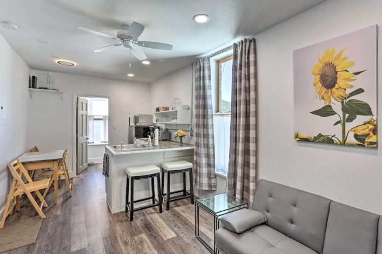 Walk to Dining, Breweries & Shops! Dtwn Custer Apt