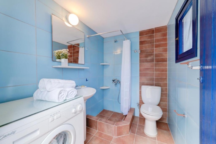2 Bedrooms Villa