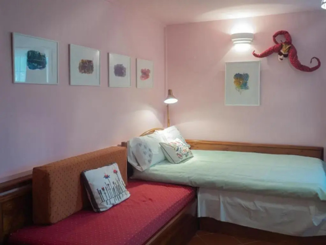 Private Art Studio 50m from sea (1-4 per)