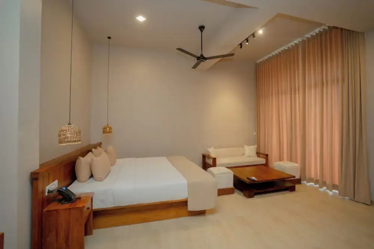 Emerald Resort Hikkaduwa