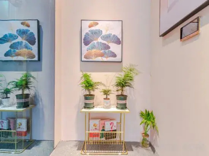 Lingju B & B Hotel