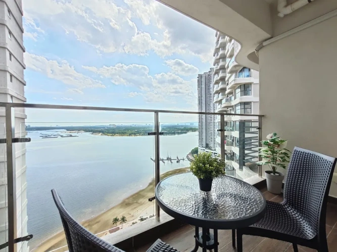 Apartment with sea view