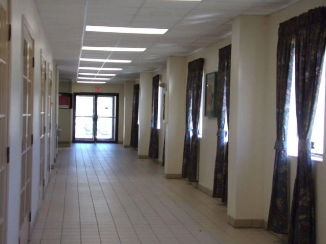 Econo Lodge Inn & Suites
