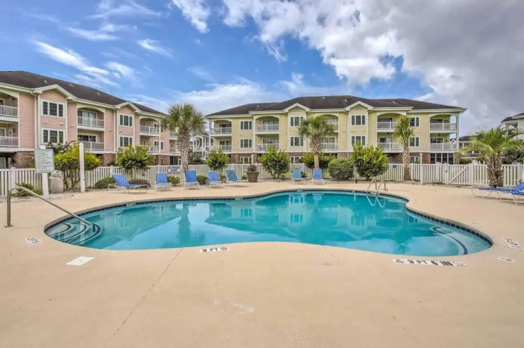 Tasteful Myrtle Beach Condo With Patio & Pool!