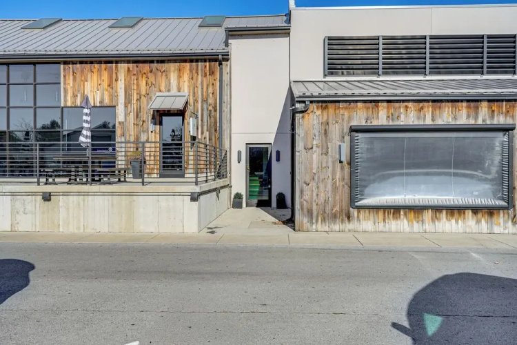 Between Restaurant & Brewery! Chic Perrysburg Apt - Grand Rapids, OH
