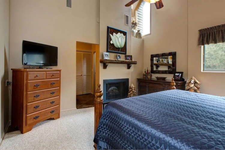 5BR 4BA Canyons Luxury House by RedAwning